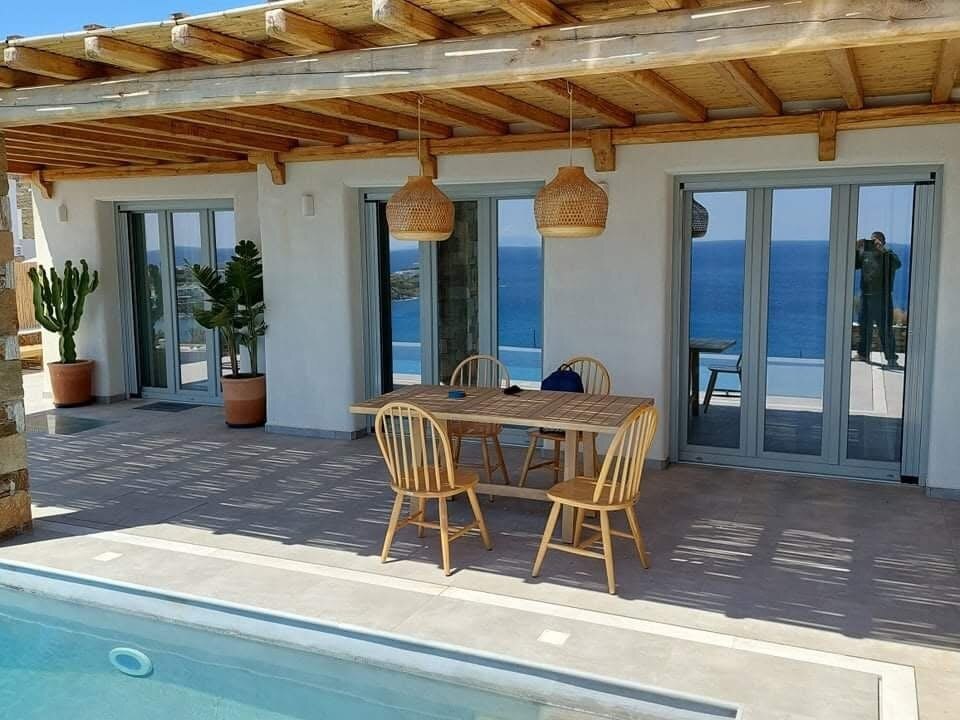 Ενιαία όψη προς την πισίνα